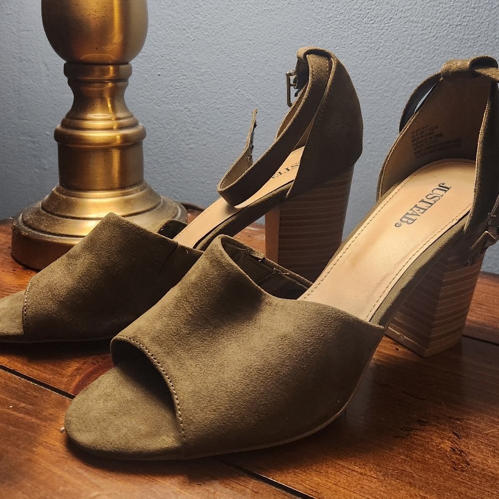 JustFab Angelique suede olive stocked block heels size 9